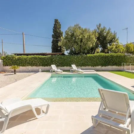 Girasole فيلة مارينا دي مانكافيسا